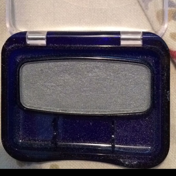 Eyeshadow - Picture 3 of 3